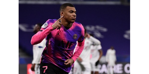 Paris Saint-Germain získává po 30 kolech první místo